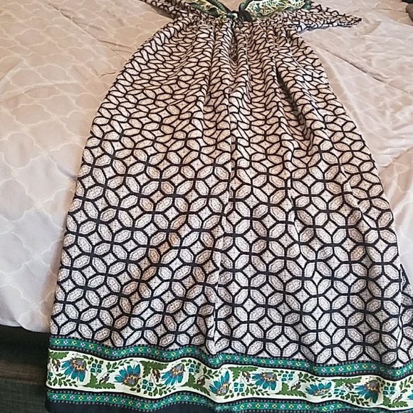 Long patterned maxi..v neck with cinched waist - Picture 3 of 3